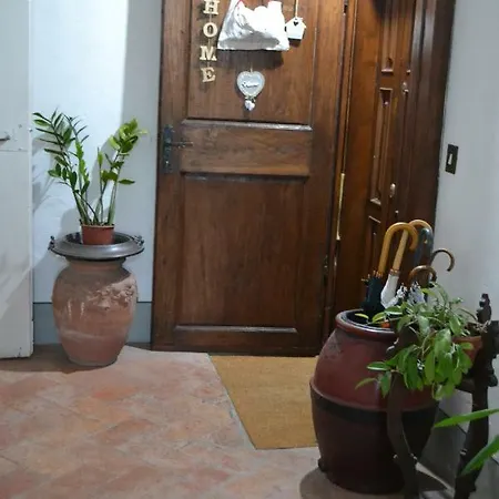 La Casa Del Maestro Gasthof Cortona