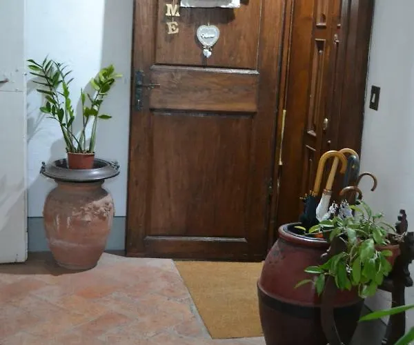 La Casa Del Maestro Gasthof Cortona